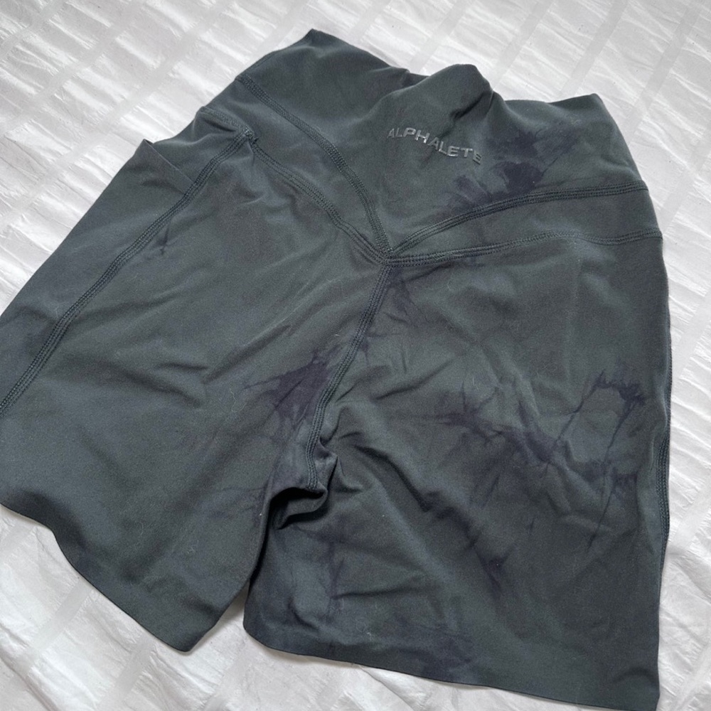 Alphalete Surface pocket shorts